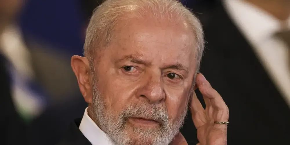O presidente Lula sanciona nesta segunda-feira (9) a lei que regulamenta os concursos no país