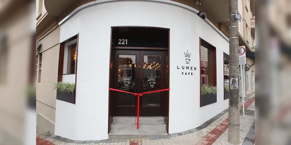 O Lumen Café está localizado na rua XV de Novembro, 221, anexo ao Hotel Planalto