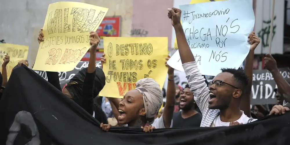 A taxa de mortes violentas para cada grupo de 100 mil negros até 19 anos é de 18,2