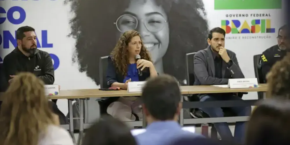 Ministra da Gestão Ester Dweck durante entrevista para fazer um balanço do Concurso Nacional