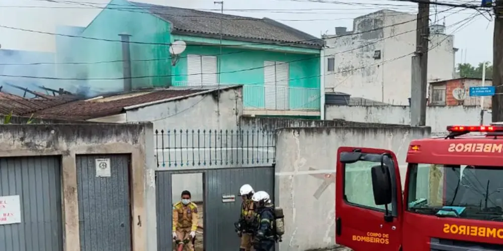 O Corpo de Bombeiros foi chamado, e até uma ambulância chegou a ser acionada