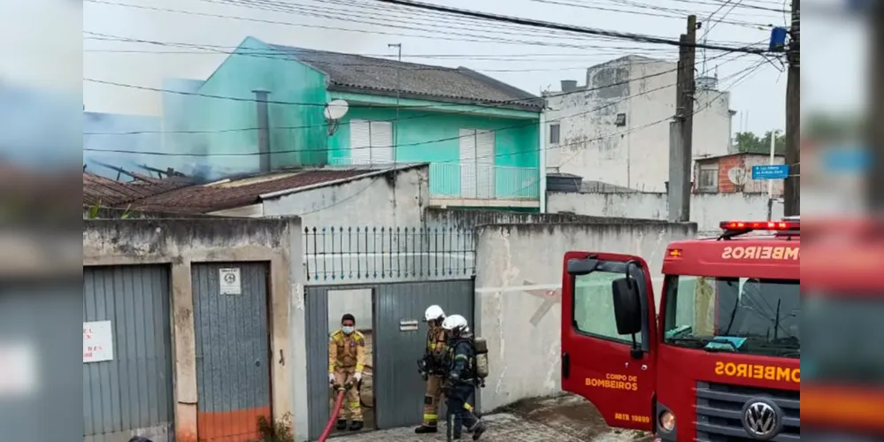 O Corpo de Bombeiros foi chamado, e até uma ambulância chegou a ser acionada