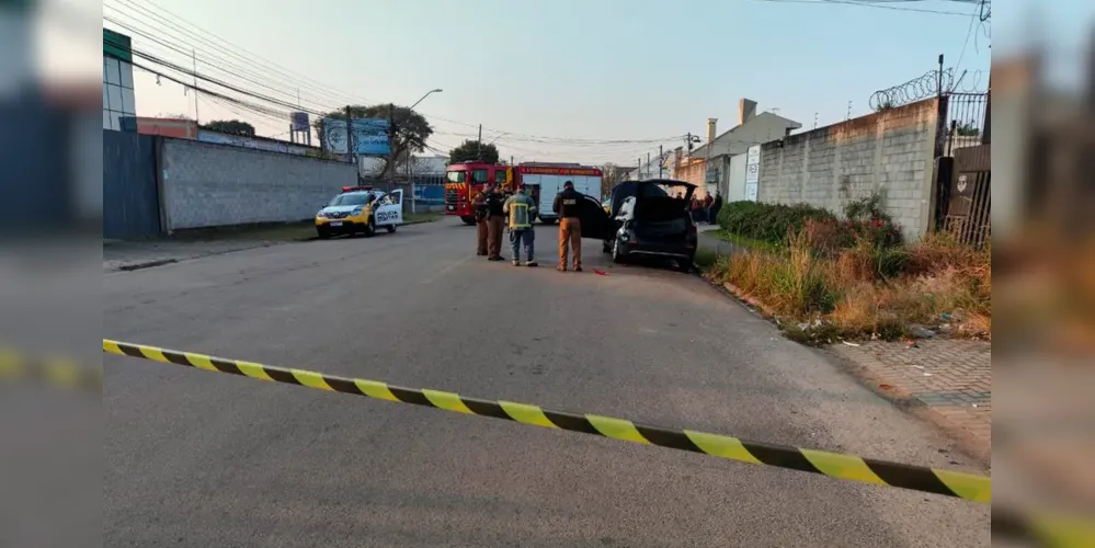 O carro foi visto queimando no começo da manhã