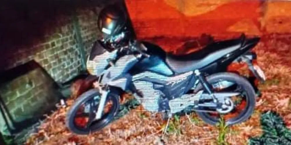 Condutor da moto e a garupa ficaram feridos