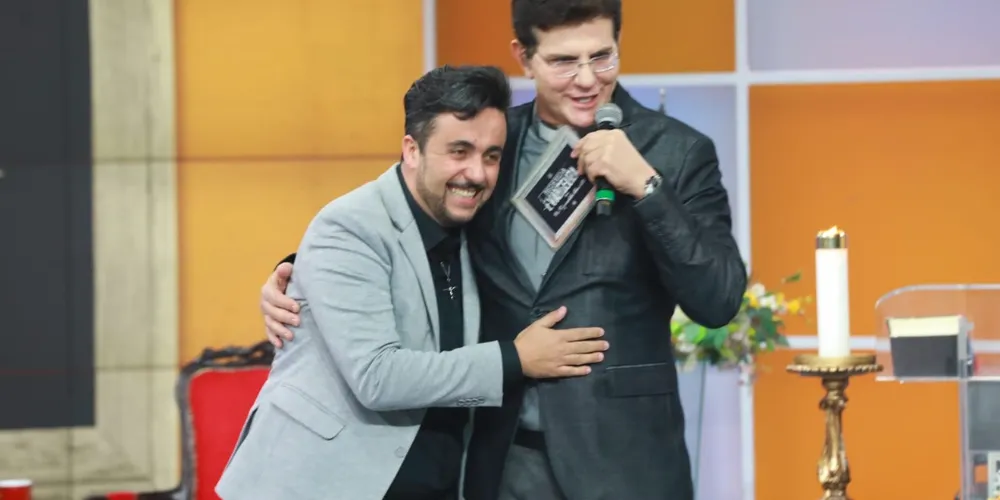 Moysés Ferreira foi convidado para contar a sua história de conversão e cantar no programa do padre Reginaldo Manzotti