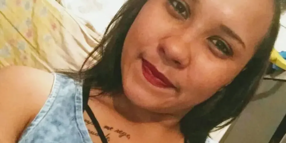 Karen Cristina dos Santos Silva, de 26 anos, estava acompanhada do marido e do filho, um bebê, em um ônibus da linha do Transporte Coletivo Cidade Verde