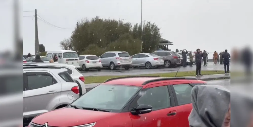 Queda de neve foi registrada na serra catarinense nesse sábado