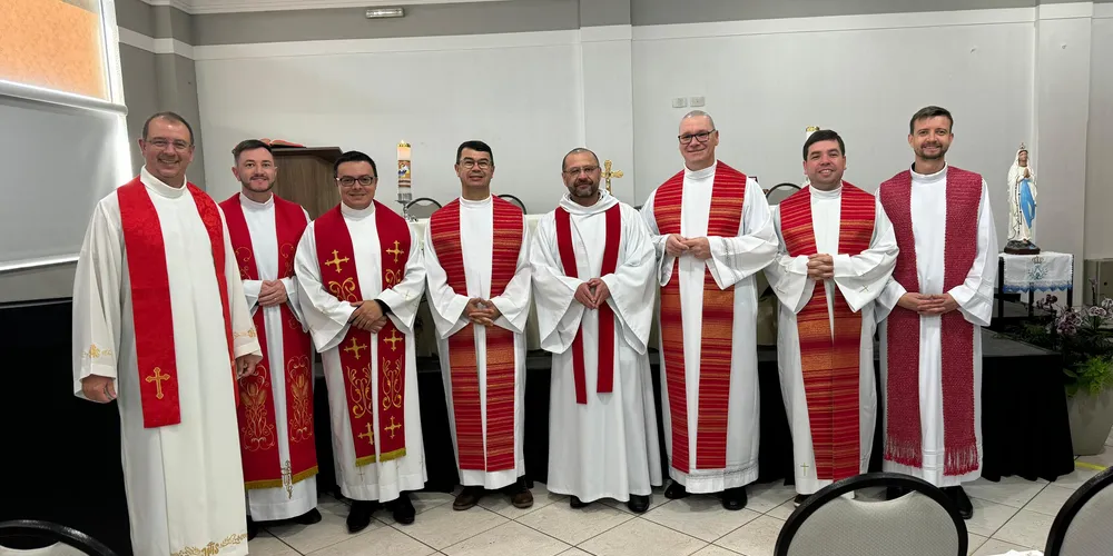 Oito padres da Diocese estiveram no encontro