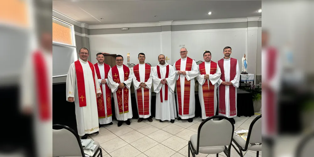 Oito padres da Diocese estiveram no encontro