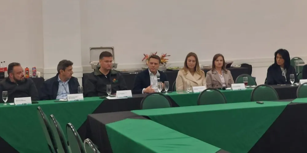 O juiz eleitoral Gilberto Romero Perioto, responsável pelo Fórum Eleitoral de Ponta Grossa, participou de uma reunião na Acipg