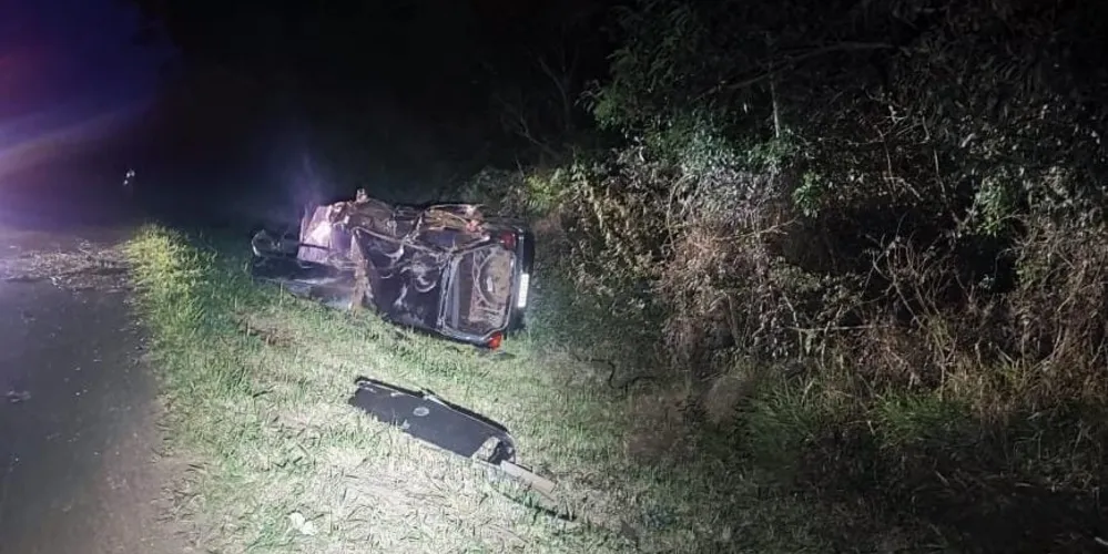Acidente aconteceu na madrugada deste sábado (27)
