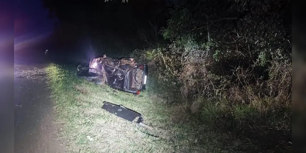 Acidente aconteceu na madrugada deste sábado (27)