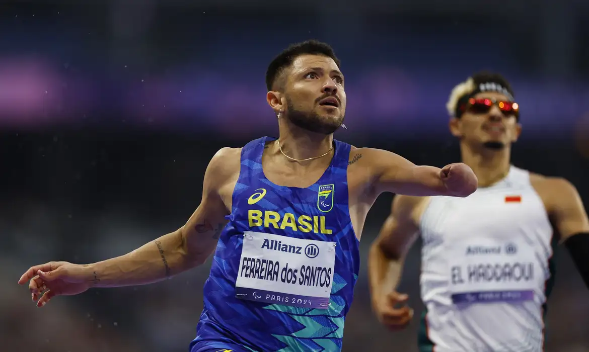 Petrúcio Ferreira se tornou tricampeão nos 100m e Ricardo Mendonça também garantiu a medalha de ouro