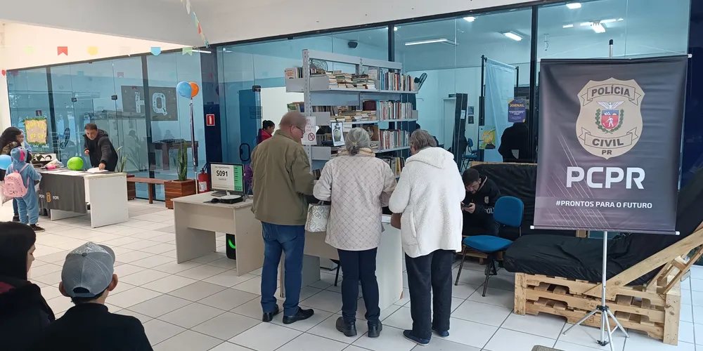 Durante os eventos, foram disponibilizados serviços como emissão de Carteira de Identidade Nacional, registro de boletim de ocorrência e emissão de atestados de antecedentes criminais, além de atividades lúdicas e demonstração de perícia papiloscópica.