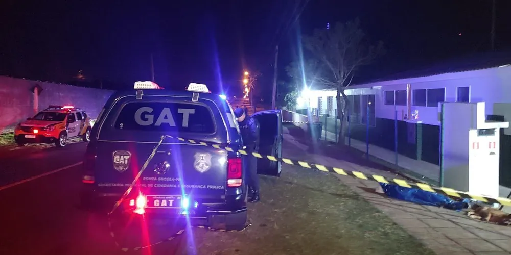 Autoridades seguem no local realizando o atendimento