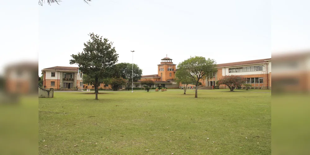 A Universidade Tecnológica Federal do Paraná (UTFPR) abriu vagas para professores mestres e doutores em cinco cidades do Estado.