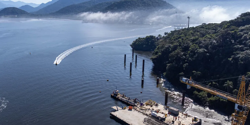 A expectativa é de que até 600 pessoas atuem simultaneamente durante o auge da construção