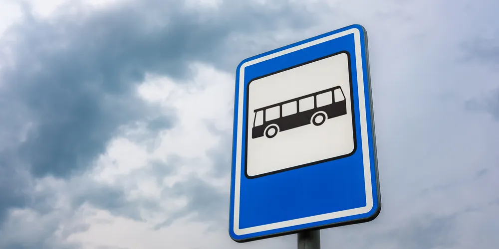 Criança de três anos foi esquecida em ônibus escolar por quatro horas