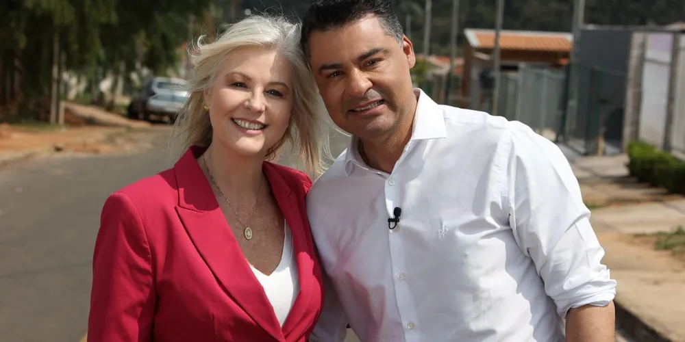 Simone Kaminski ao lado do marido e candidato à Prefeitura de Ponta Grossa Marcelo Rangel (PSD)