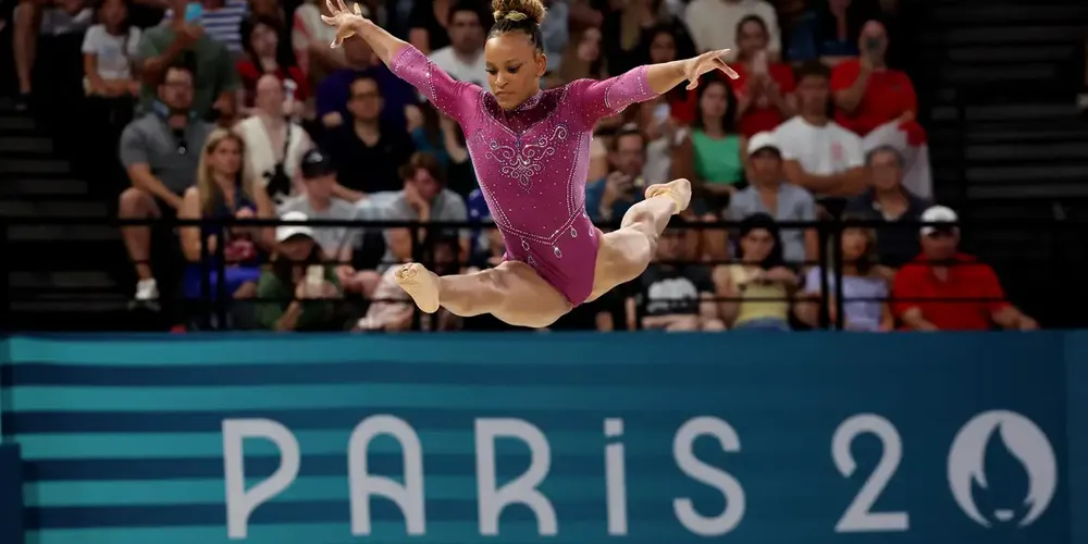Somente Rebeca e as três medalhistas não caíram nas apresentações