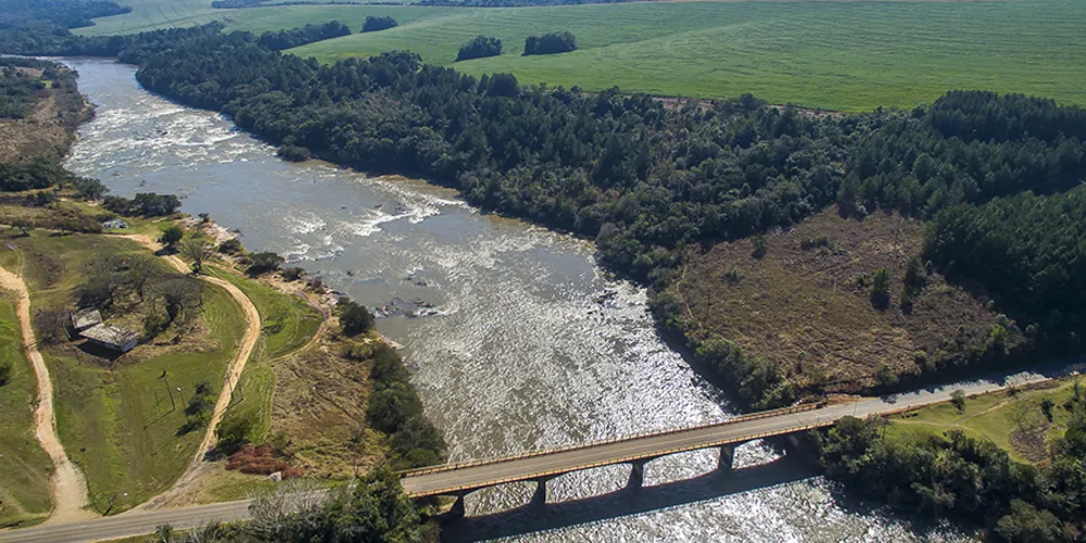 O Rio Tibagi corta diversas cidades dos Campos Gerais