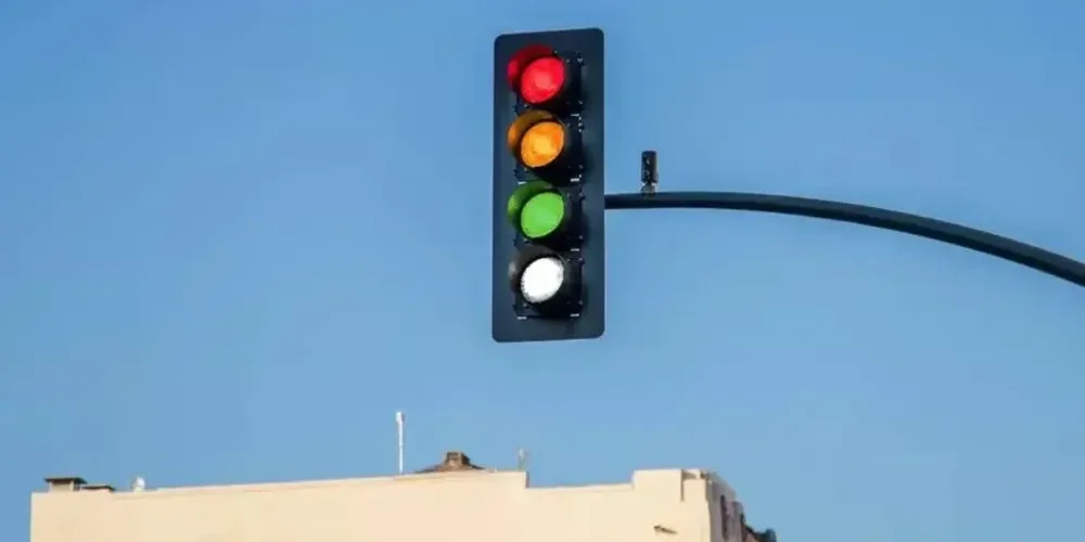 A ideia é que a luz branca funcione em conjunto com as cores tradicionais