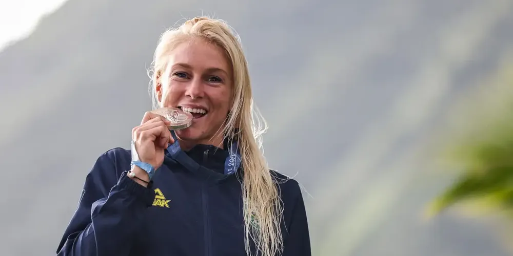 Jogos de Paris: Tati Weston-Webb fica com prata no surfe feminino