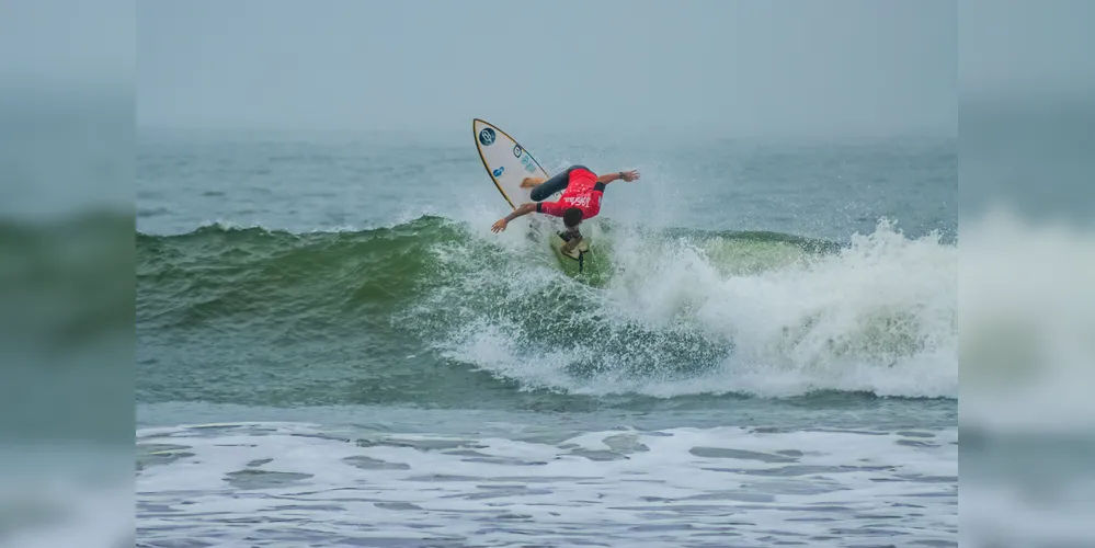 Paranaenses terminam no pódio na 3ª Taça Brasil 5000 de Surf, disputada no Pico de Matinhos