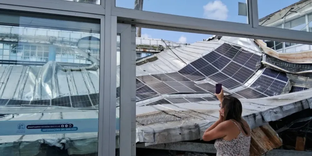 Imagens dos escombros após o desabamento têm circulado nas redes sociais