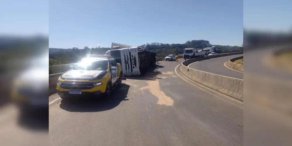 Tombamento aconteceu na manhã dessa terça-feira (27)