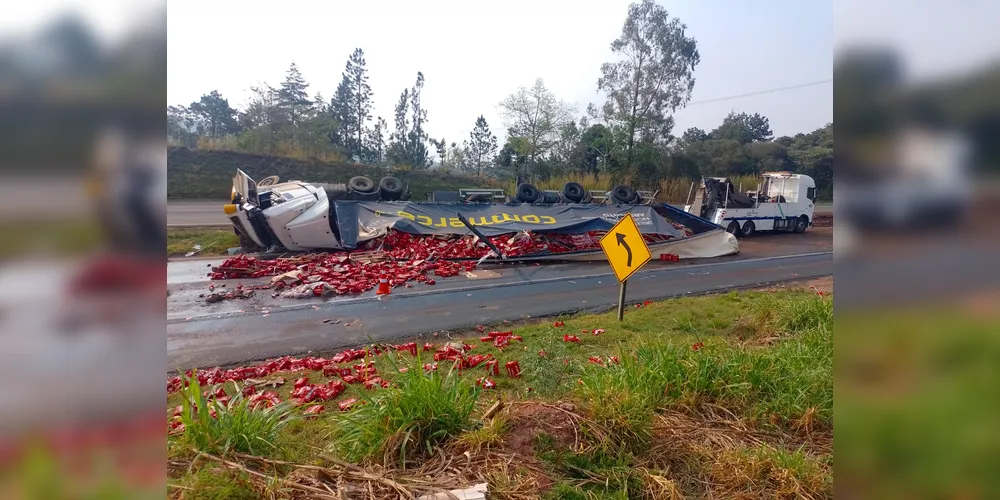 Tombamento aconteceu por volta das 15 horas desse domingo (08)