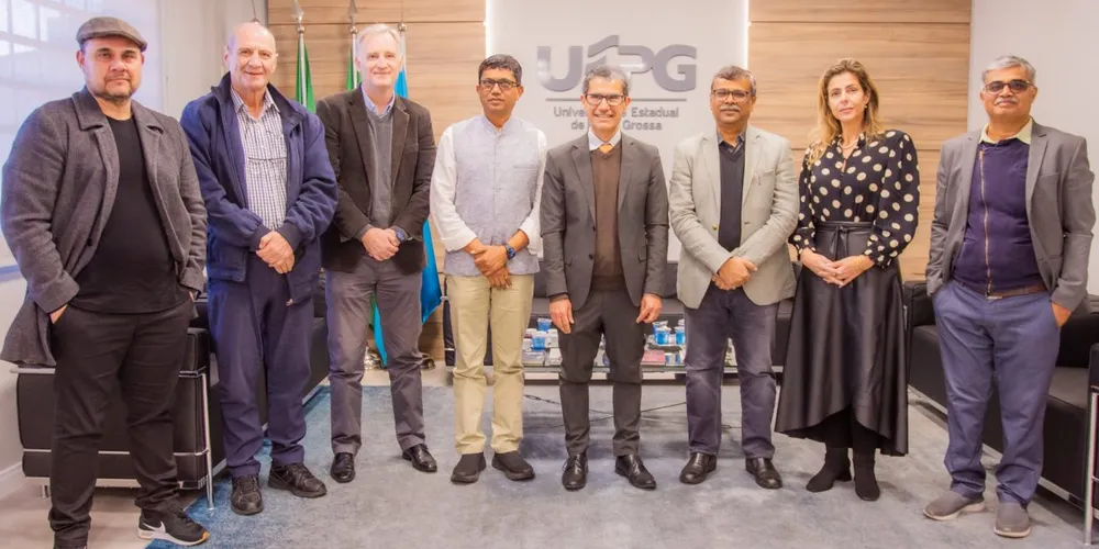 UEPG formaliza parceria para construção de supercomputadores