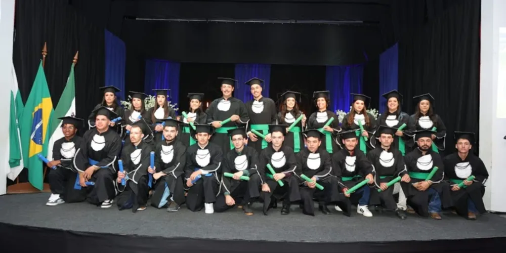 A escola, que teve seus primeiros alunos formados em dezembro de 2021, baseou-se em modelos de ensino suecos e finlandeses