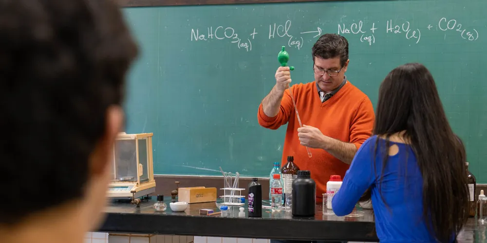 Termina nesta segunda (26) prazo de inscrição para PSS de professores da rede estadual do Paraná