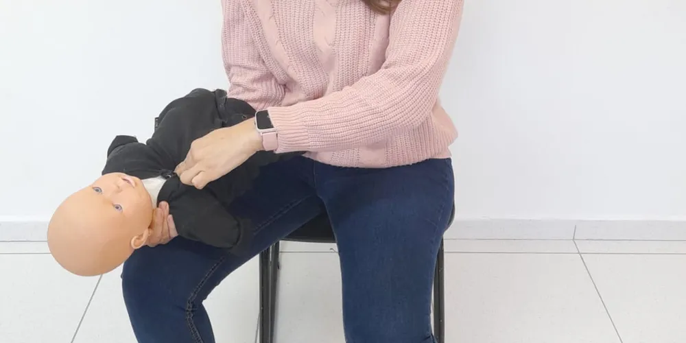 Secretaria da Saúde dá dicas para socorrer e evitar engasgos com bebês e crianças