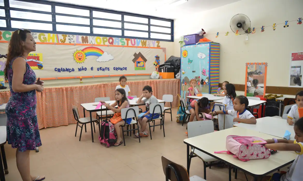 A concessão pode abranger a construção, manutenção e operação de unidades educacionais