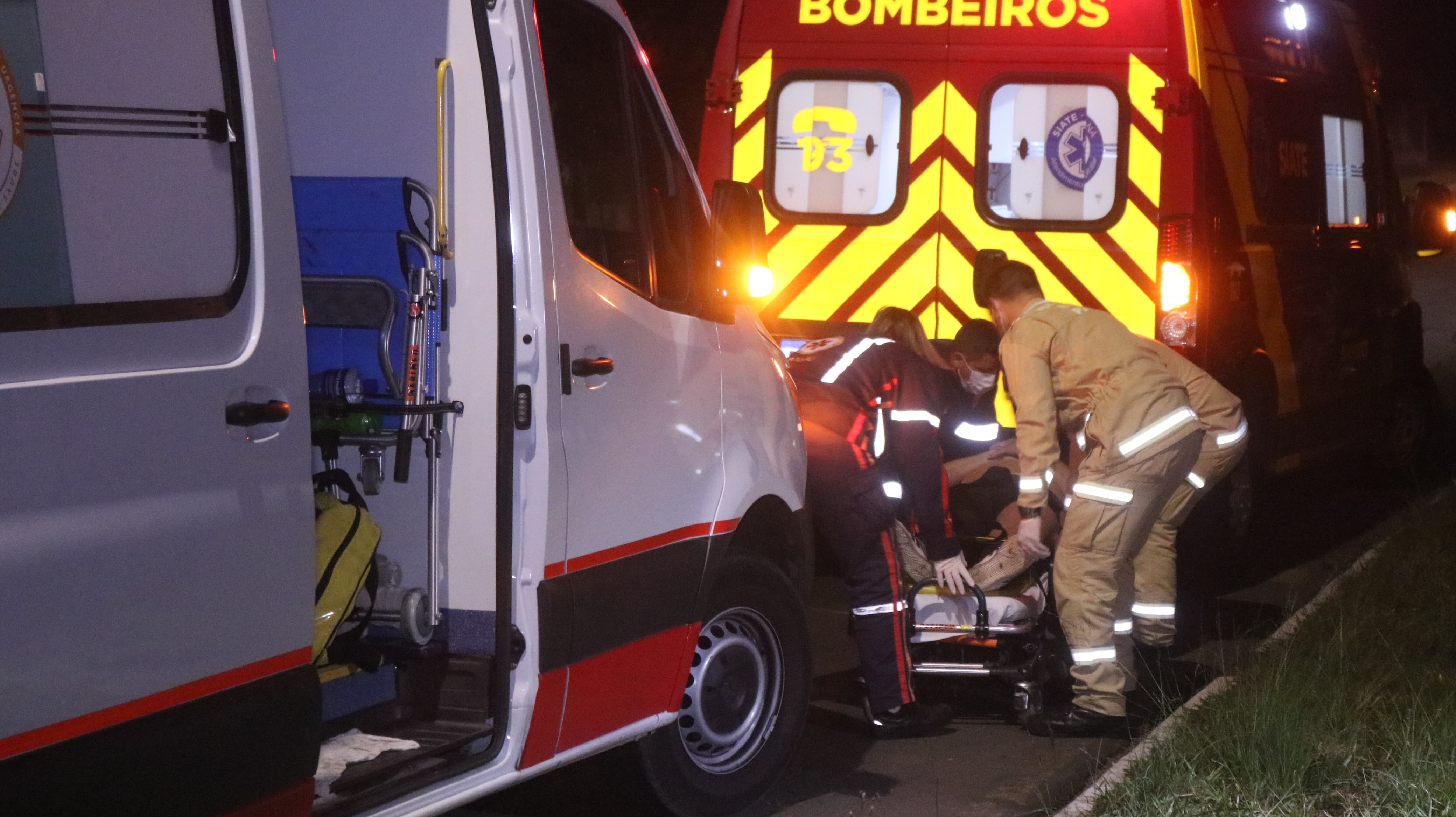 Equipes do Siate e Samu trabalharam em conjunto para socorrer as vítimas