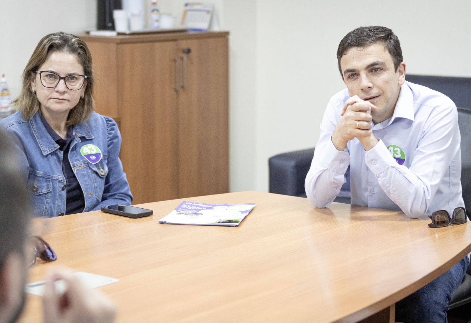 Liliane Chociai (PSB) e Aliel Machado (PV) durante reunião, nesta quinta-feira (5)