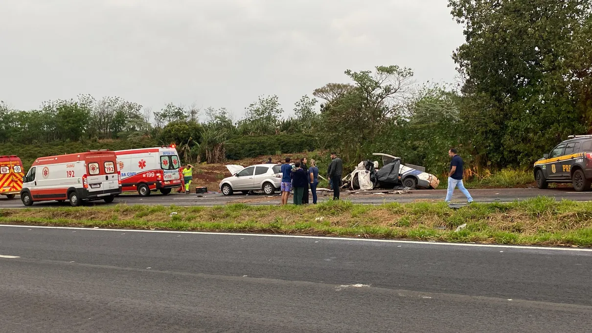 A Polícia Rodoviária Federal (PRF) investiga as causas do acidente