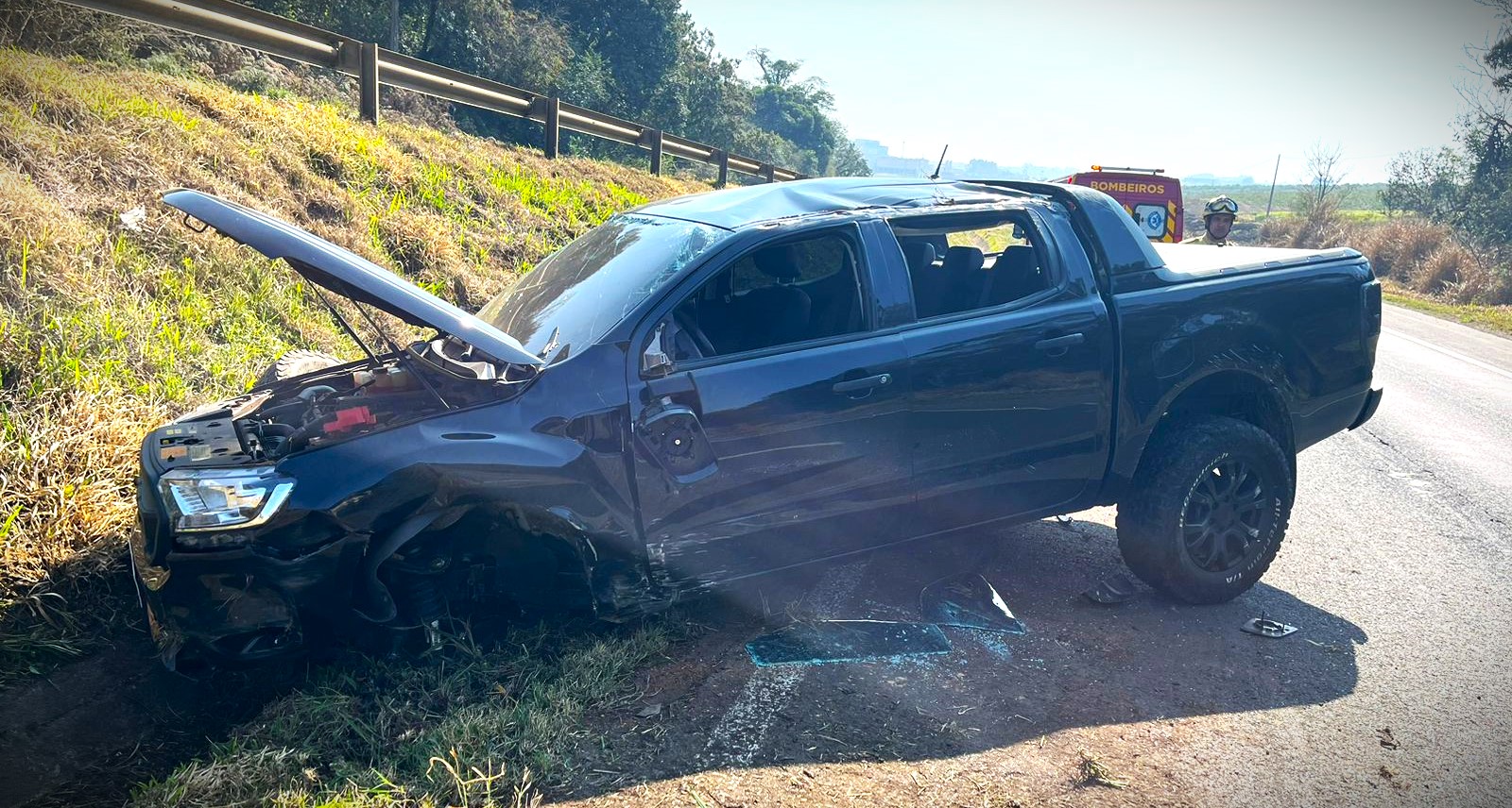 Veículo Ford Ranger tem placas de Carambeí