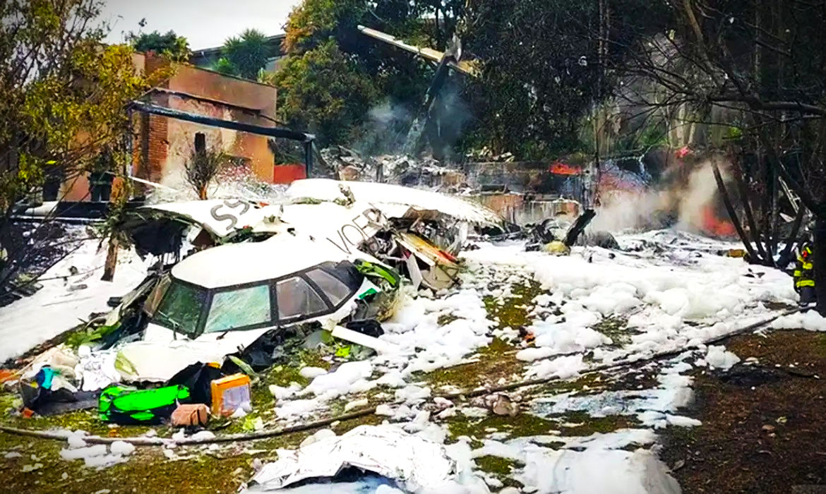 Avião da Voepass saiu de Cascavel e caiu em Vinhedo, São Paulo