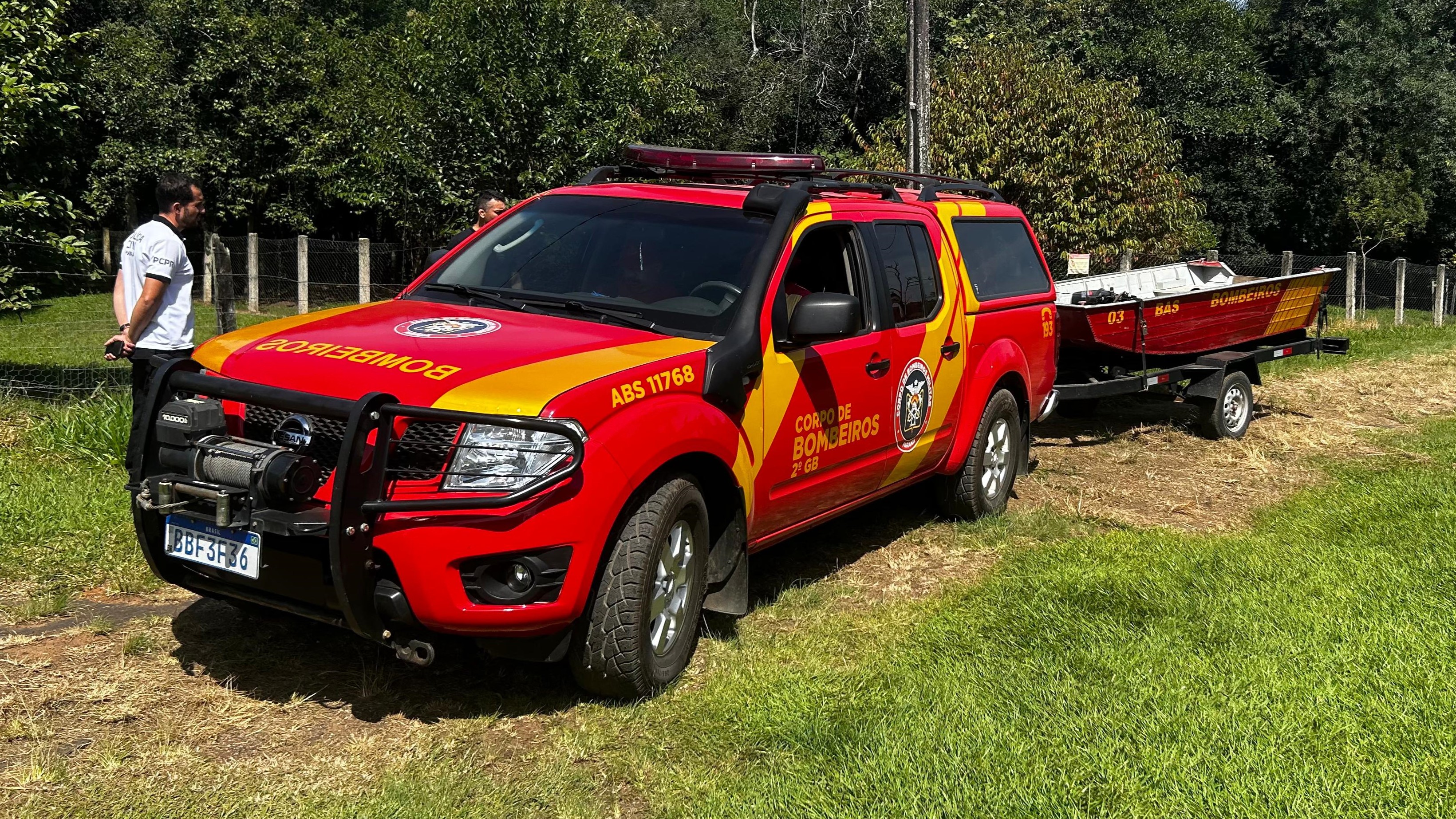 De acordo com o Corpo de Bombeiros, ainda não há informações exatas sobre o que provocou o afundamento do barco