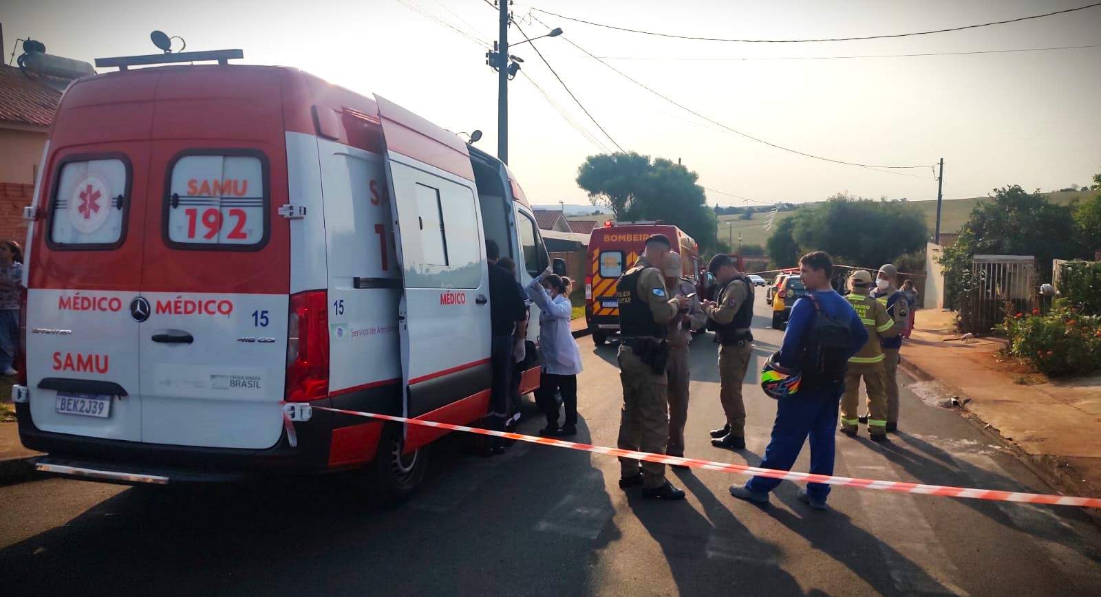 Várias equipes de segurança e de socorro foram ao local da ocorrência