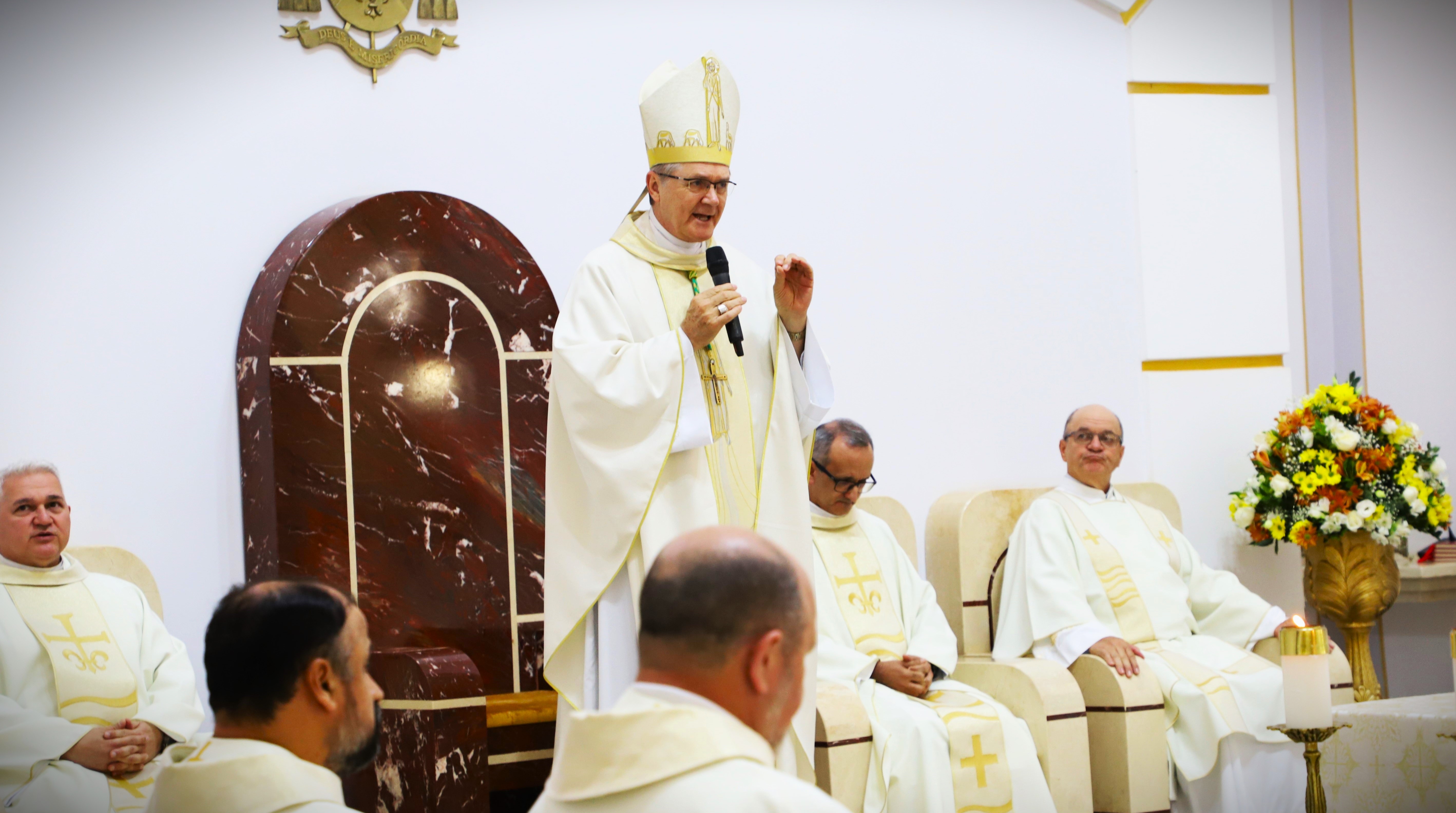 Dom Bruno Elizeu Versari (ao centro) será o novo bispo de Ponta Grossa