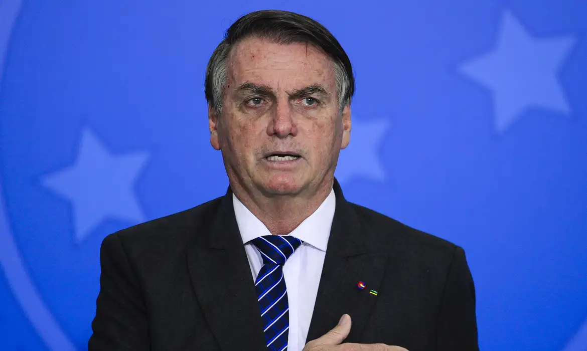 Jair Bolsonaro ficou sem voz devido a uma gripo, conforme o advogado