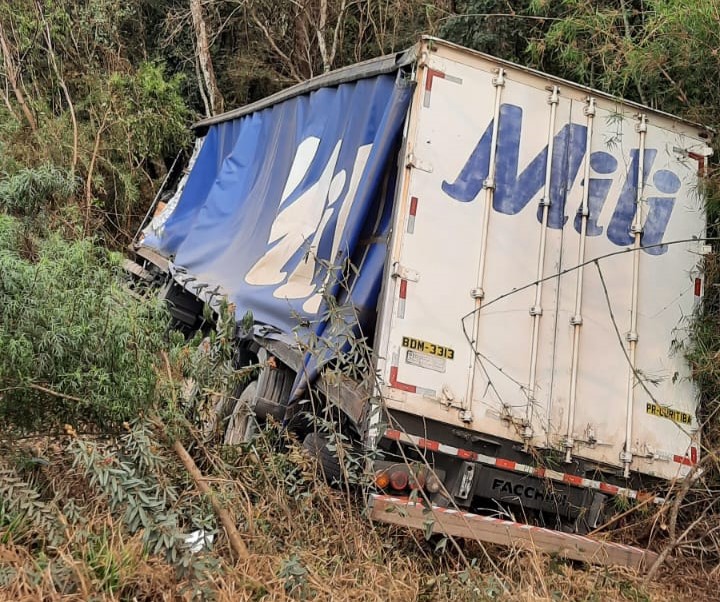 Caminhão M. Benz Axor envolvido no acidente