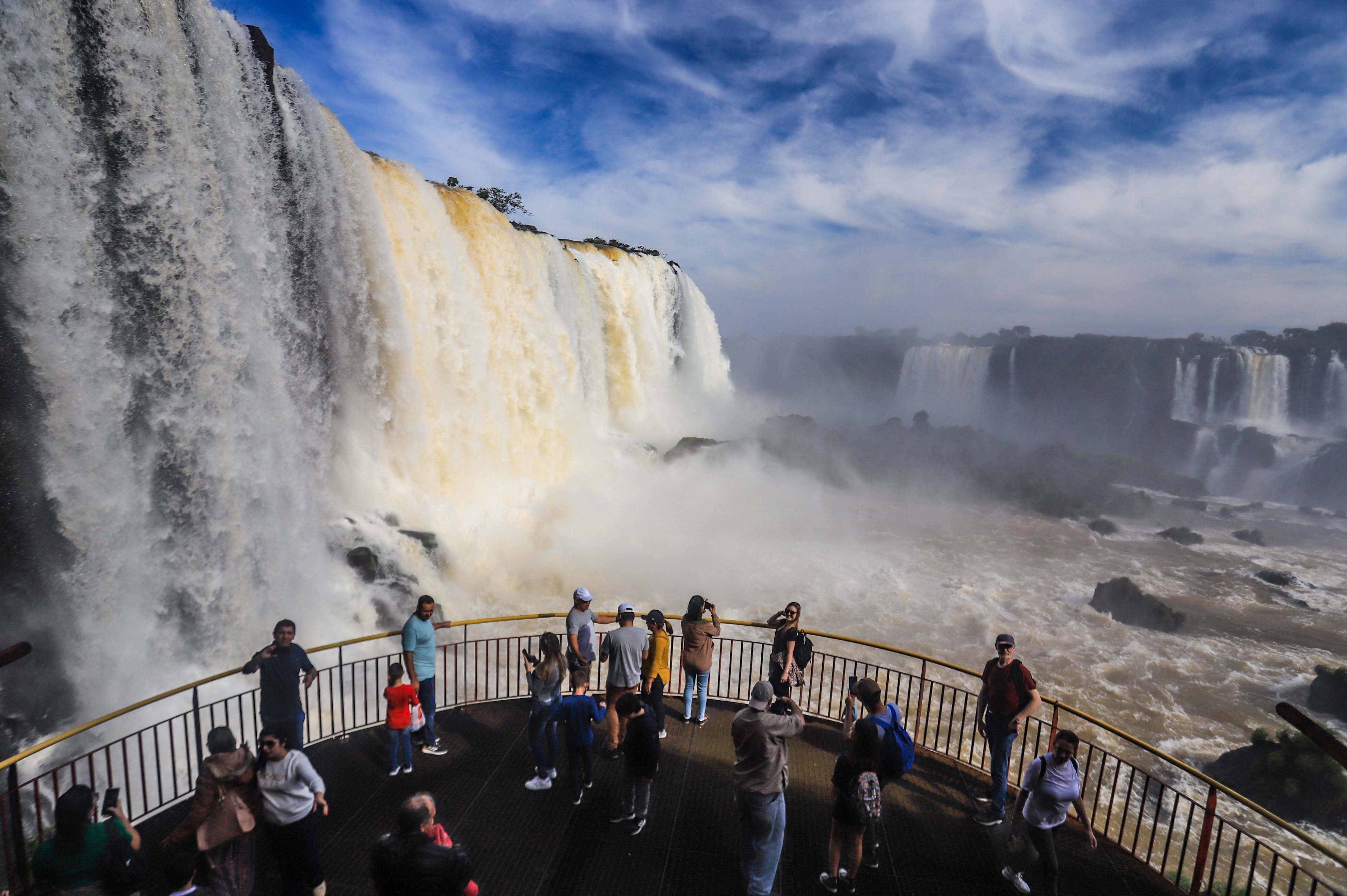 Cataratas do Iguaçu é um dos destinos turísticos mais procurados pelos paranaenses