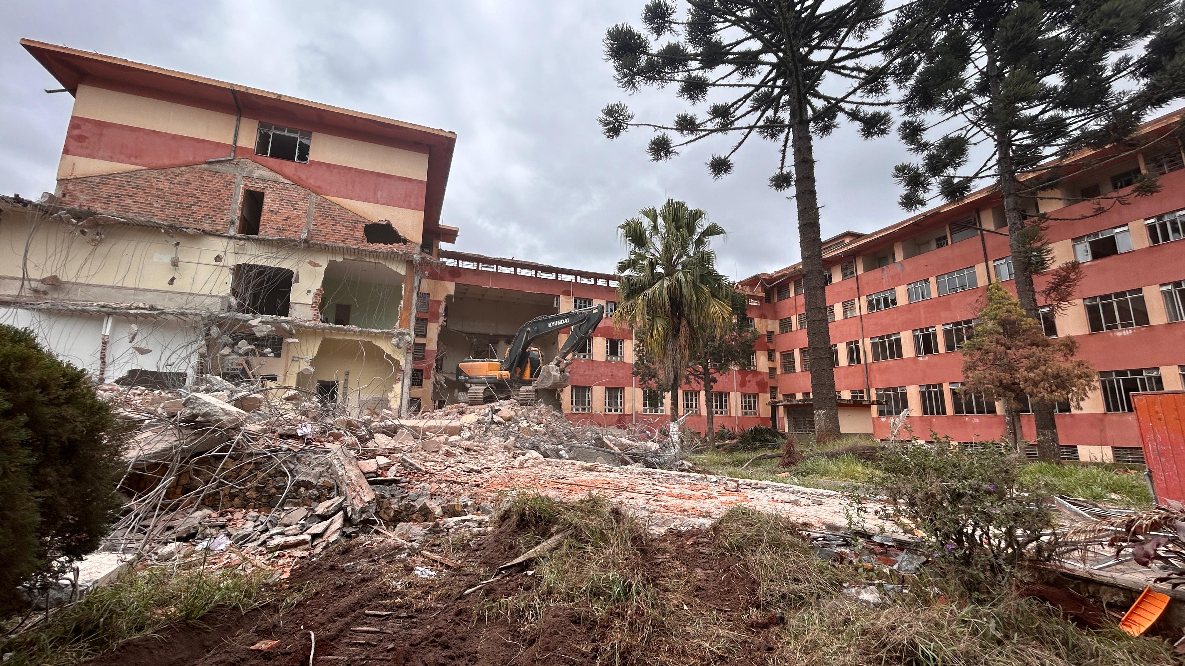 Centro Estadual de Educação Profissional de Ponta Grossa foi demolido por conta de problemas estruturais