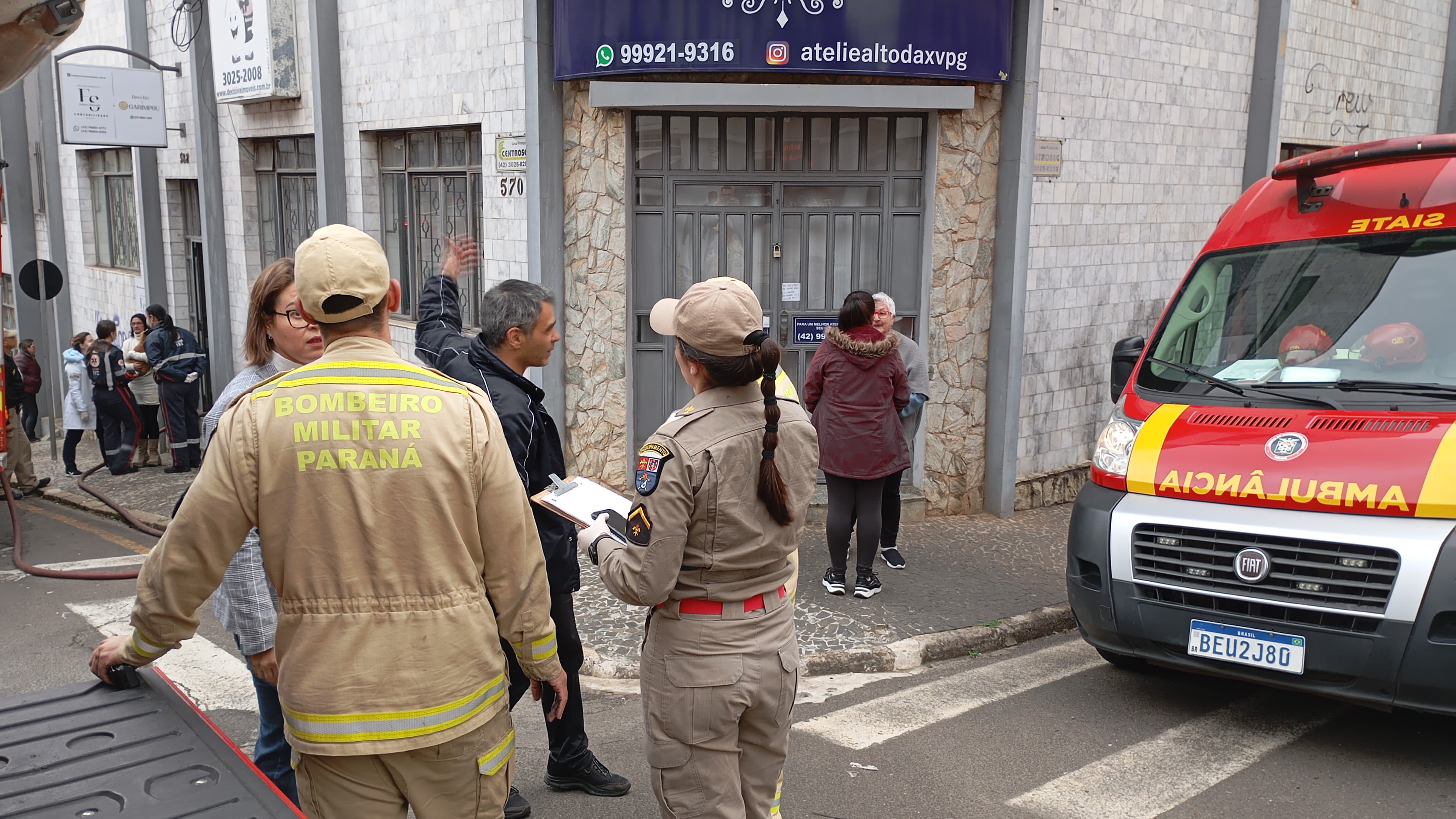 Uma mulher de 50 anos teve queimaduras internas no nariz por conta da fumaça