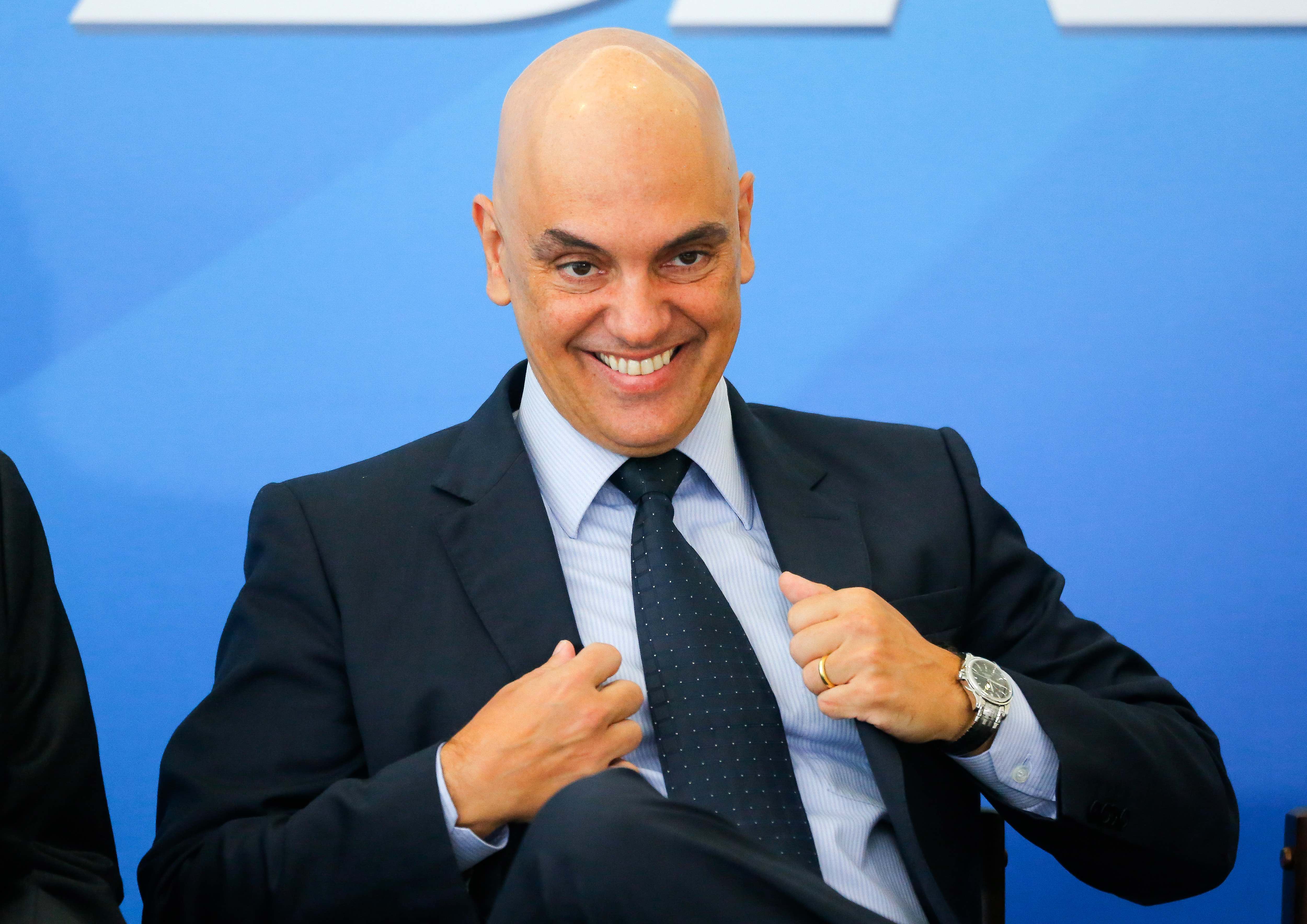 Moraes pediu que a rede social de Elon Musk comprove seus novos representantes